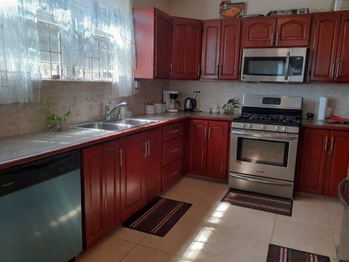 Abbe Dynasty: Ocean View Holiday Home