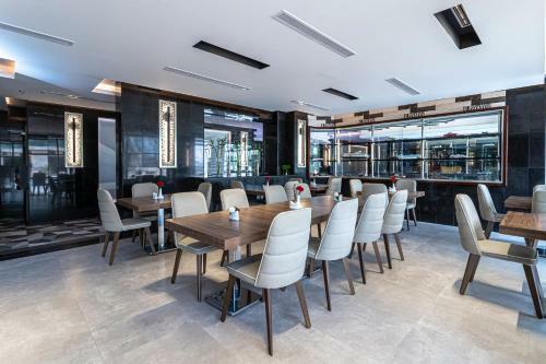 Y Platinum Hotel
