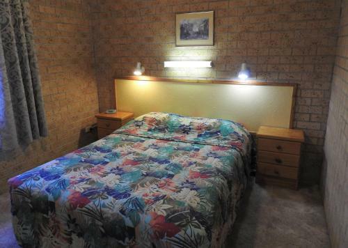 Lone Pine Motel