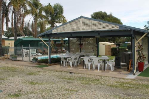 Lone Pine Motel