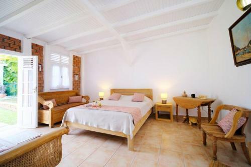 Bungalow de Charme Avec Piscine Priv�e