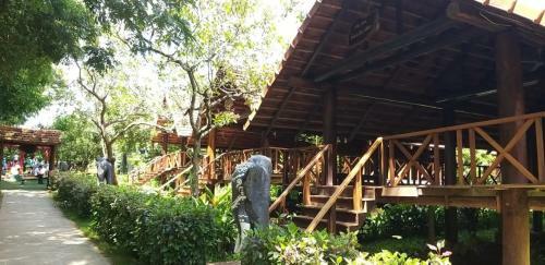 Lodge Troh B?'s P? Lang Homestay
