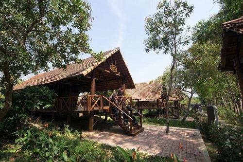 Lodge Troh B?'s P? Lang Homestay