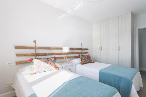 Living Las Canteras - Bright Beachfront Apartment