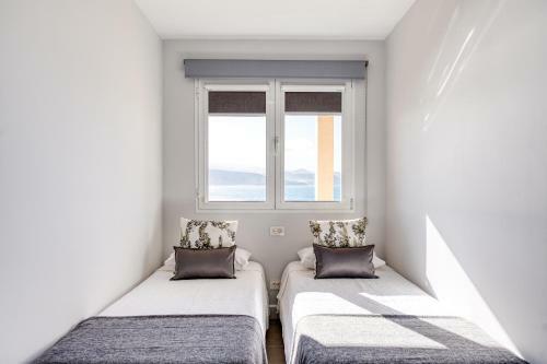 Living Las Canteras - Bright Beachfront Apartment