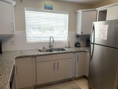 Apartamento Castaways Cove - 10 Steps To The Beach!
