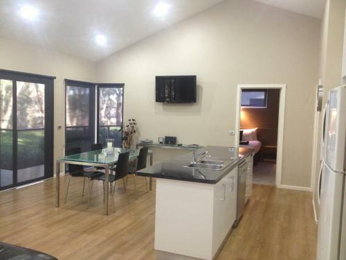 Hotel Deeluxe Riverspa Apartments