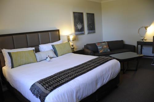 Hotel Riverside Oaks Golf Resort