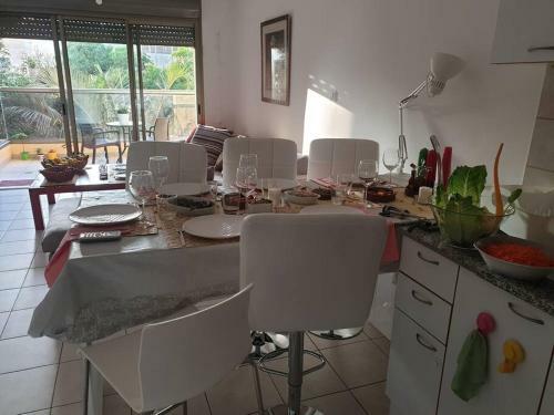 Quiet & Comfortable Apartment In Raanana