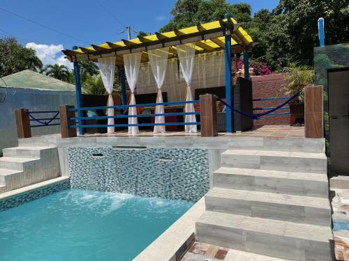 Hostal Skye Bar & Lounge