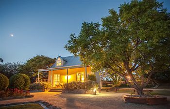 Hotel Vineyard Cottages & Cafe