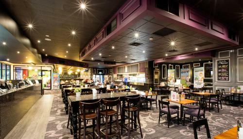 Skyways Hotel Airport West