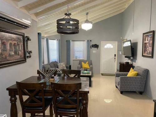 Serenity Pointe Is A Bright& Cozy 2beds 2bath, Wifi
