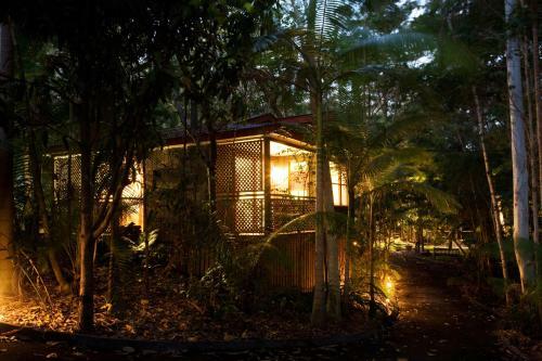 Hotel Amore On Buderim Rainforest Cabins