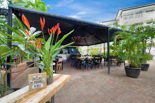 Cairns Golden Sands Beachfront Apartments