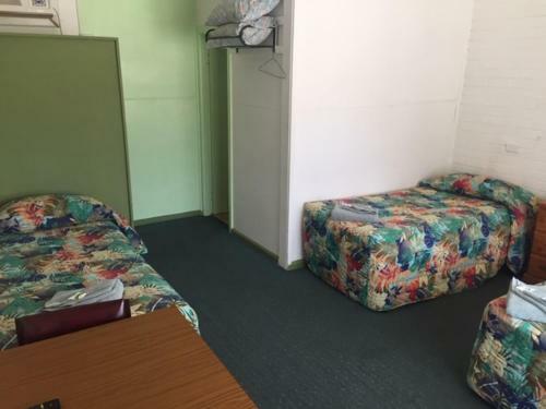 Governors Hill Motel