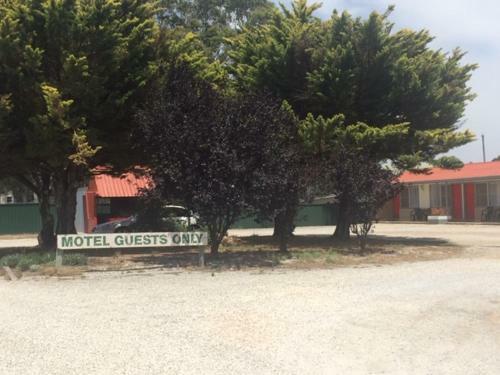 Governors Hill Motel