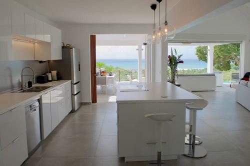 The View - Magnifique Villa Face � La Mer