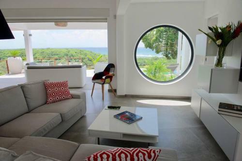 The View - Magnifique Villa Face � La Mer