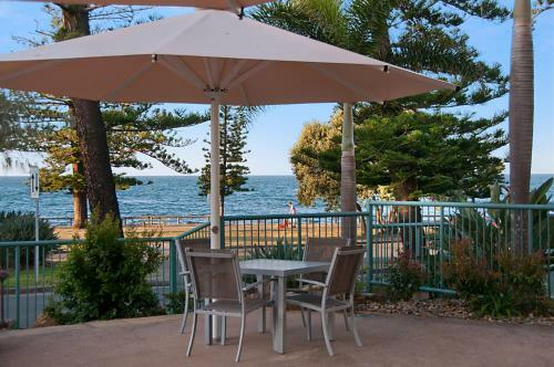 Hotel The Norfolks On Moffat Beach