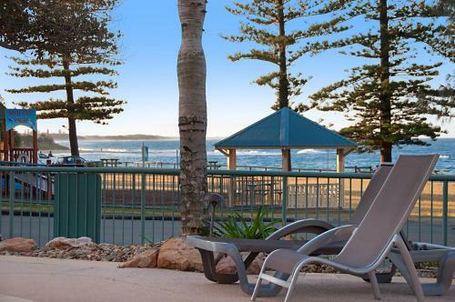 Hotel The Norfolks On Moffat Beach