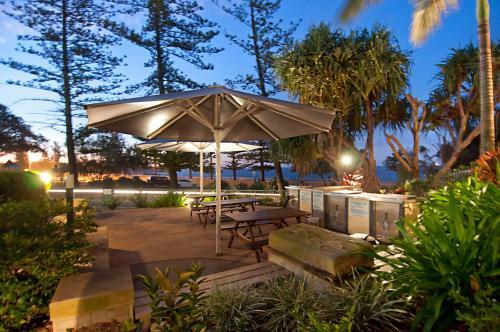 Hotel The Norfolks On Moffat Beach