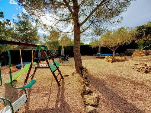 Abeleshome. Villa Con Piscina, Barbacoa Y Parque Infantil.