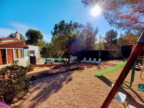 Abeleshome. Villa Con Piscina, Barbacoa Y Parque Infantil.