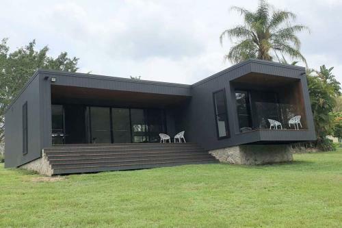 Hinze Dam Luxury Cabin Retreat
