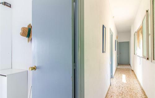 Stunning Home In Mazarr�n With 4 Bedrooms