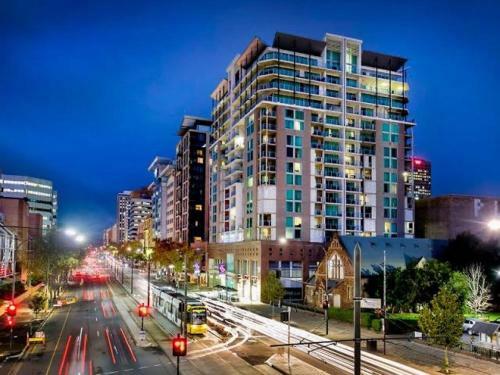96 North Terrace Stylish Penthouse Apartment