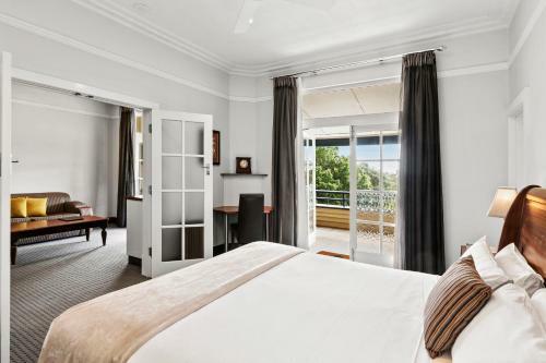 Caves House Hotel
