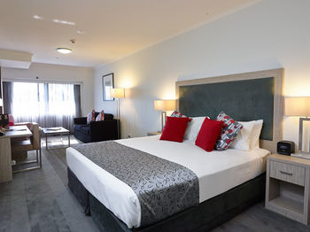 H Hotel