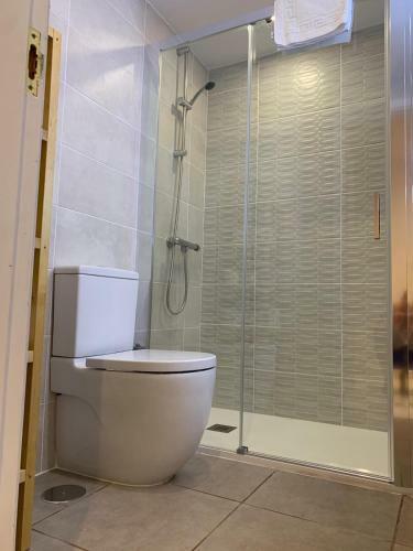 Central Apartment Overlooking Yumbo Centre With Heated Pool