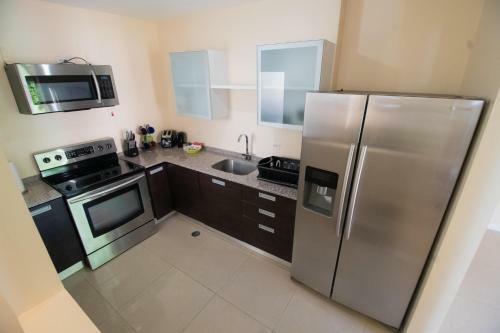 Modern 3 Bedroom Condo In Private Community
