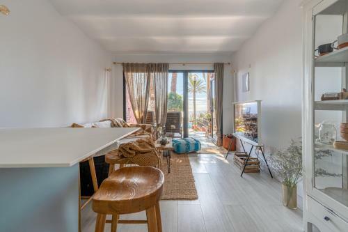 Apartamento Pharus: Retro Beach Home