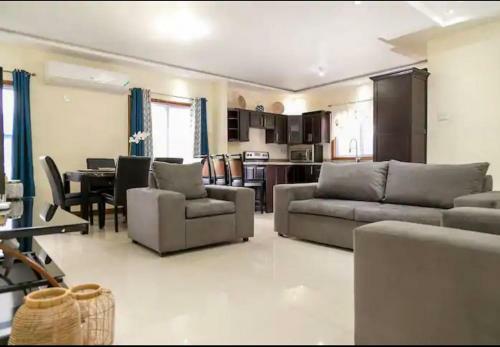 Penthouse Suite @ Malachi Apartment