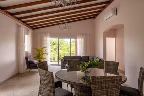 Villa Spacieuse Avec Piscine, Diamond Case