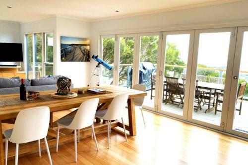 Apollo Ocean Blue ~ Oceanview ~wifi ~pet Friendly