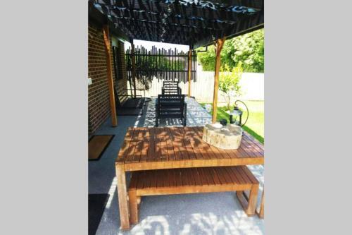 The Summer House ~ 2 Blocks To Beach