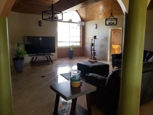 Mandeville Cheerful And Luxury Home