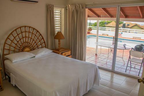 Hostal The Whytehouse Villa