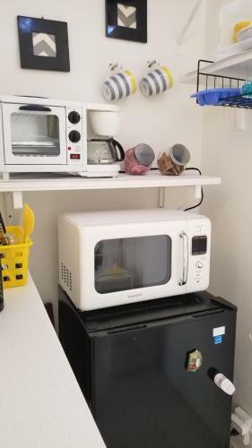 Apartamento Yellow-gray Tropical Studio