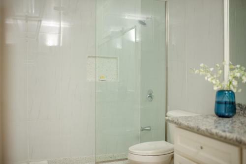 Apartamento Whispering Seas Oceanfront Suite