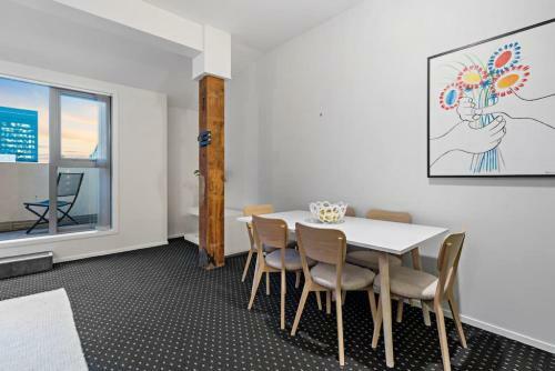 Apartamento Chic And Spacious Cbd Loft - 2 Beds City Views