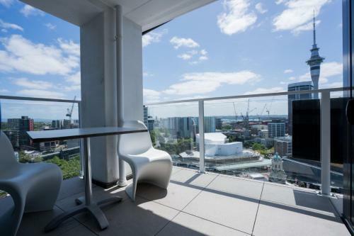 Apartment With Brilliant Views In Auckland Cbd