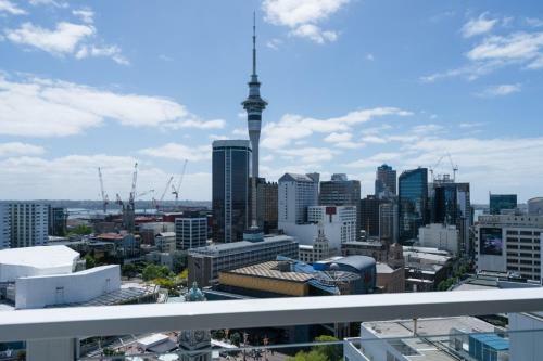 Apartment With Brilliant Views In Auckland Cbd