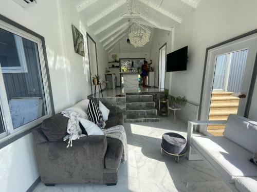 Lush Coastline Serviced Villa With Pool