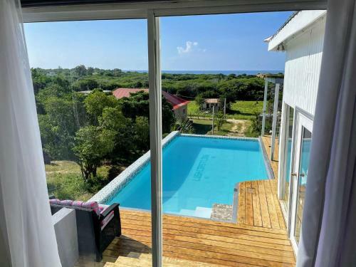 Lush Coastline Serviced Villa With Pool