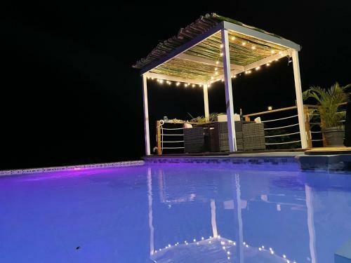 Lush Coastline Serviced Villa With Pool